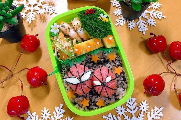 Cơm Bento hình Người Nhện