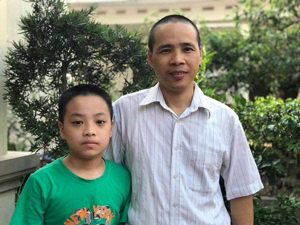Trần Trọng Nghĩa và bố- anh Trần Trọng Đại. Ảnh: Hải Hiền.