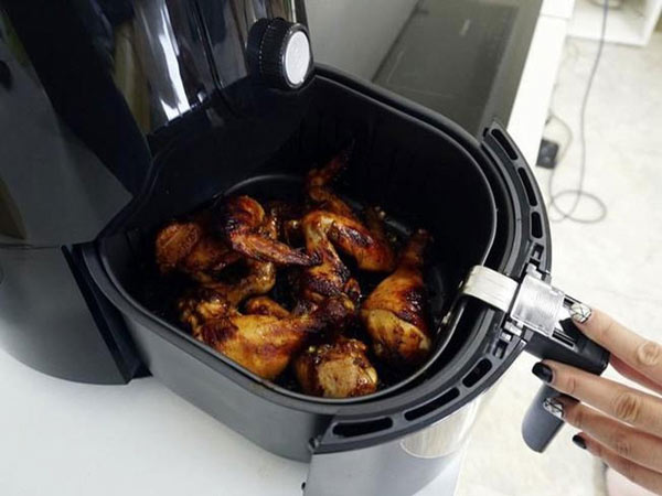 Không kiểm tra thức ăn trong quá trình chế biến