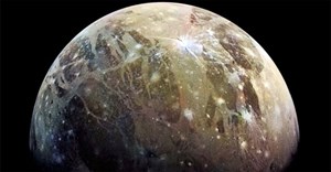 Bức ảnh hiếm có đầu tiên về cực bắc của mặt trăng Sao Mộc Ganymede