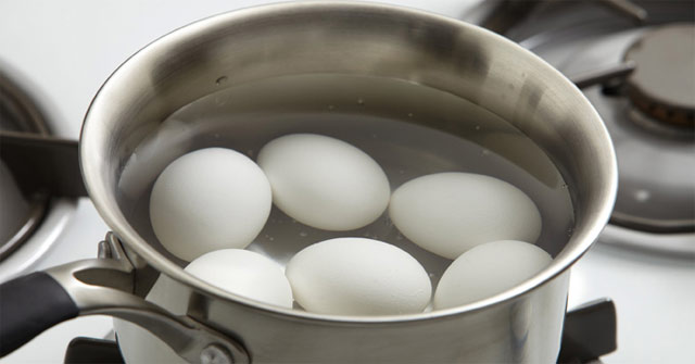 Cách luộc trứng chín hoàn hảo không phải ai cũng biết Trung-luoc-640