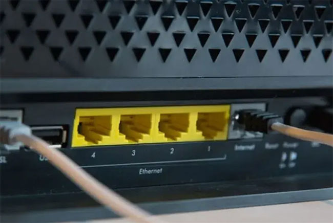 Bạn cũng có thể bật hoặc tắt WPS thủ công bằng một nút ở mặt sau của router