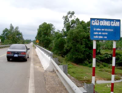 Cầu Dũng Cảm ở huyện Bố Trạch, tỉnh Quảng Bình.