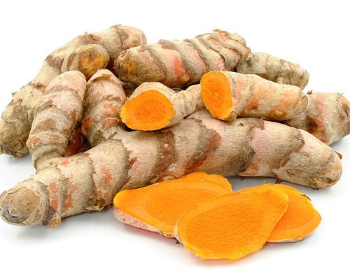 Nghệ vàng dính trên tay rất khó rửa 