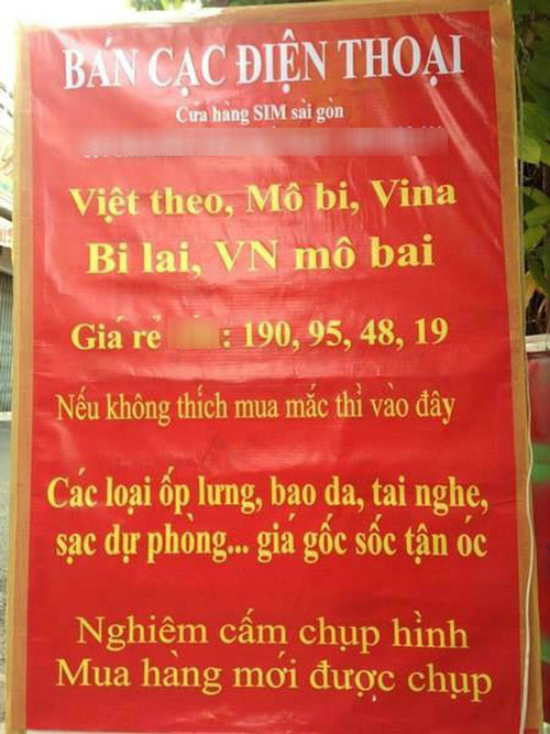 Biển quảng cáo phiên âm sẵn từ tiếng Anh ra tiếng Việt để bất kỳ ai cũng hiểu quán bán gì.