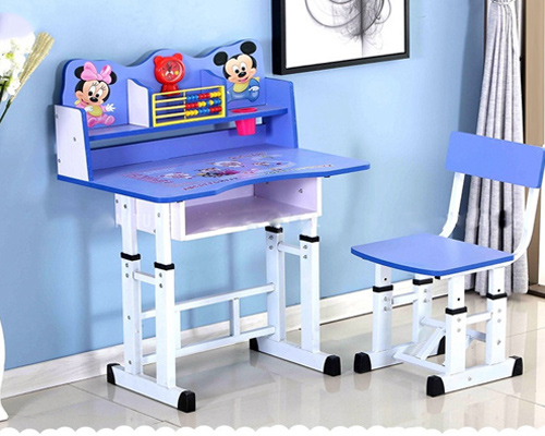 Bàn học sinh cho bé trai với các hình nhân vật ngộ nghĩnh