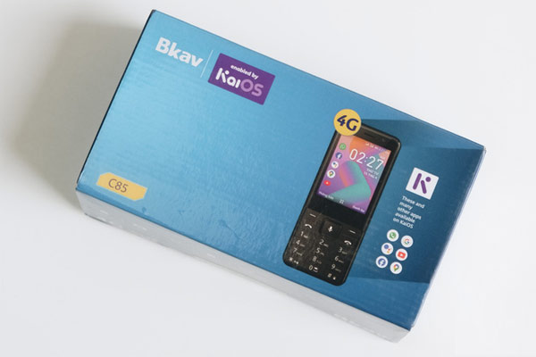 Hộp của BKAV C85 với logo BKAV và KaiOS 1