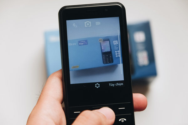 BKAV C85 có cả camera sau độ phân giải 0.3MP và camera selfie