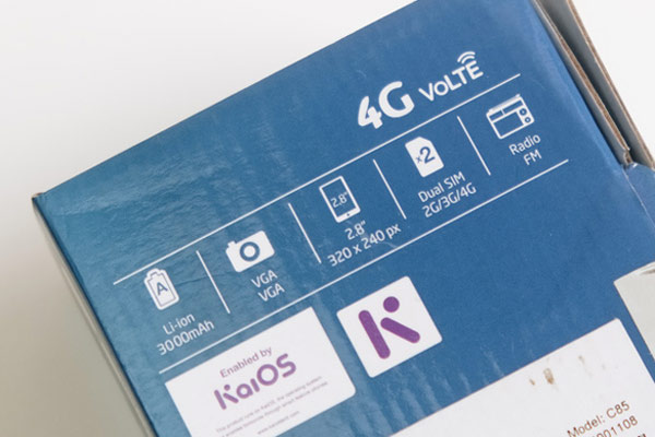 Hộp của BKAV C85 với logo BKAV và KaiOS 2
