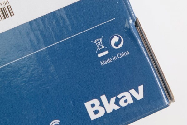 Dòng chữ "Made in China" cũng xuất hiện trên vỏ hộp.