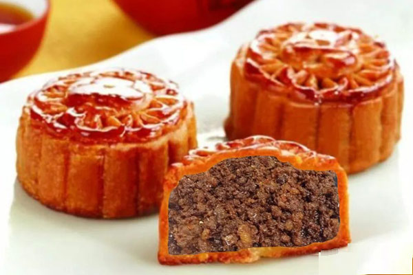 Bánh Trung thu nhân thịt chưng mắm tép.