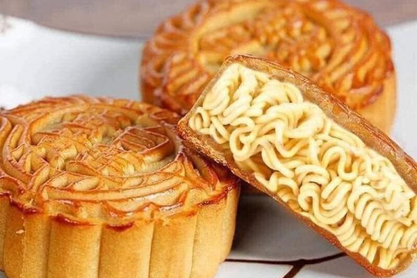 Bánh Trung thu mì tôm