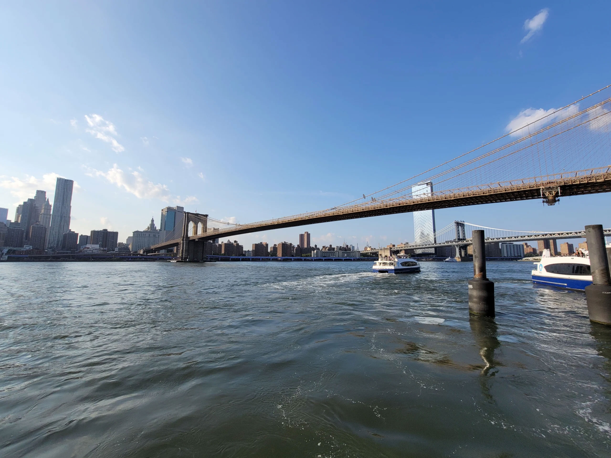 Ảnh chụp cầu Brooklyn 0,5x góc siêu rộng