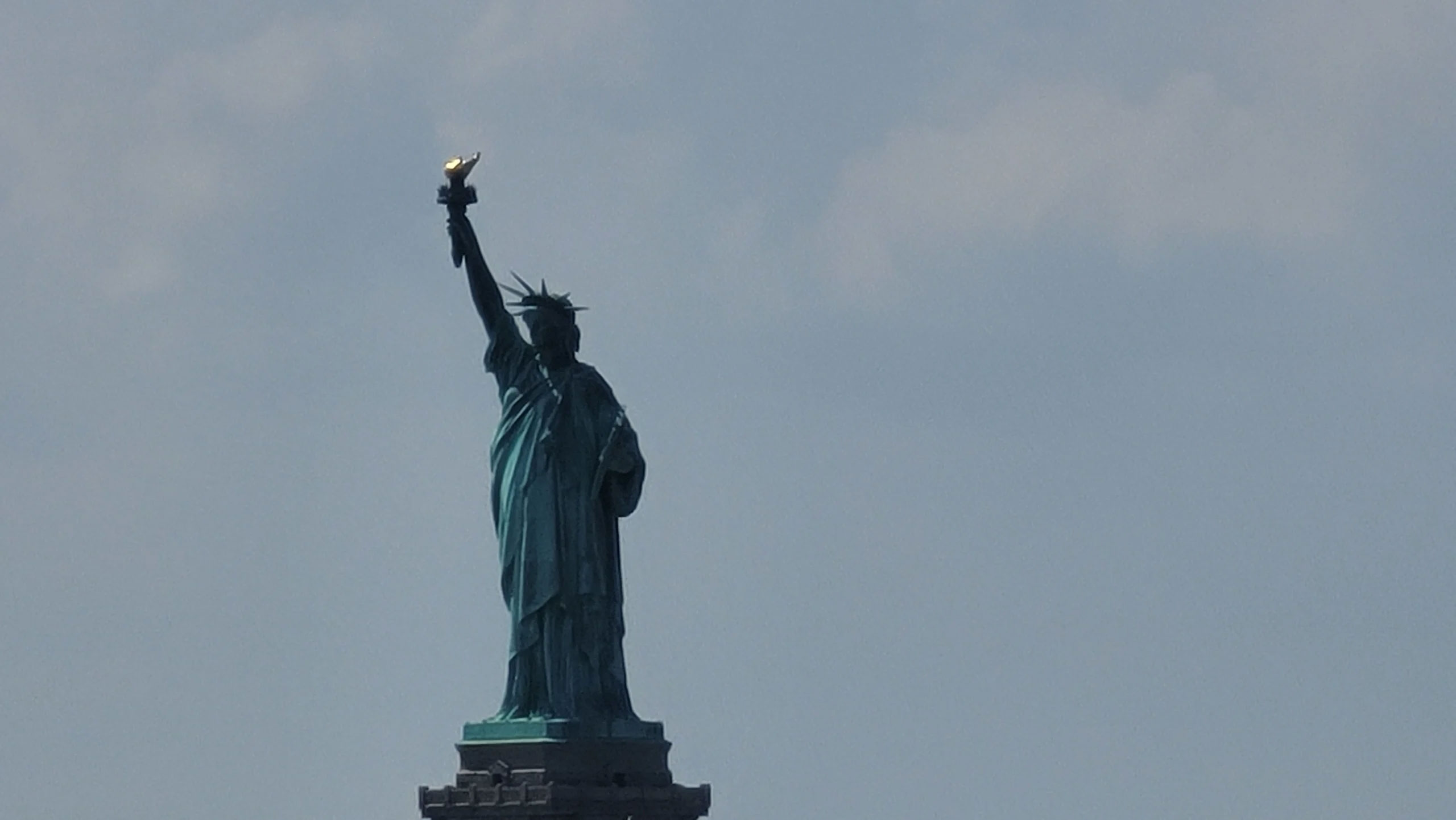 Ảnh chụp tượng Nữ thần tự do zoom 5x quang