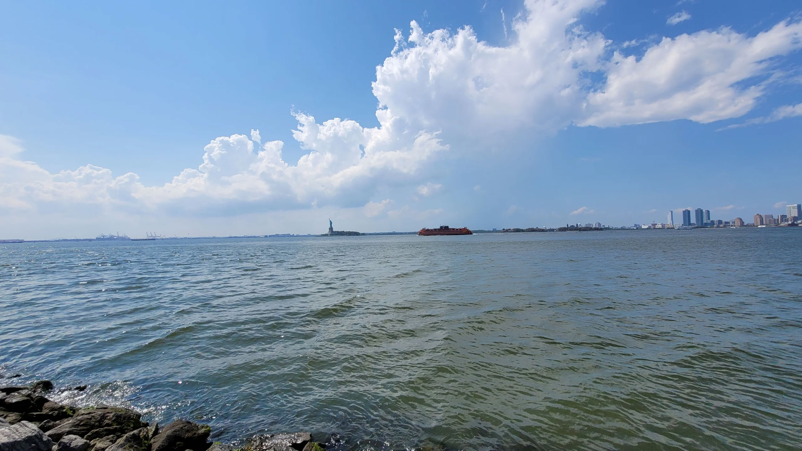 Ảnh chụp tượng Nữ thần tự do 0,5x góc siêu rộng