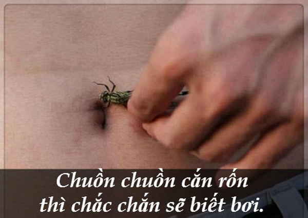 Bắt con chuồn chuồn và cho nó cắn rốn thì sẽ mau biết bơi. Mặc dù làm như vậy sẽ rất đau nhưng đám trẻ con ngày xưa đứa nào cũng tin là thật.