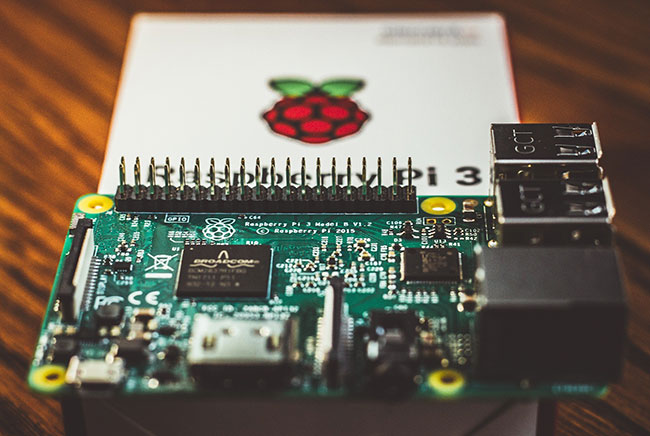 Raspberry Pi là một máy tính thu nhỏ với sức mạnh của một chiếc PC hoặc điện thoại thông minh giá rẻ