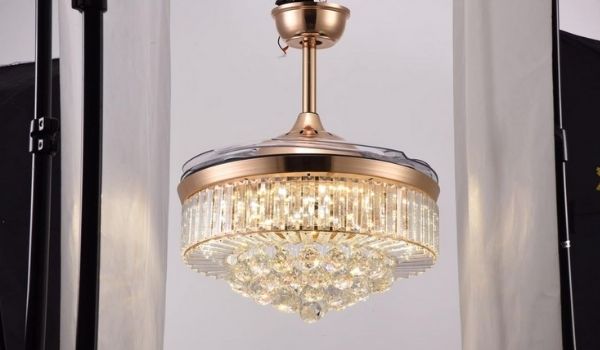 Quạt trần cánh xếp không chỉ có tính thẩm mỹ cao mà còn tiết kiệm không gian cho phòng ở