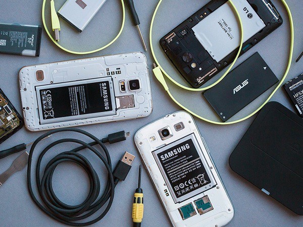 Những chiếc smartphone ngày nay đã bỏ đi khả năng tháo lắp pin nhanh