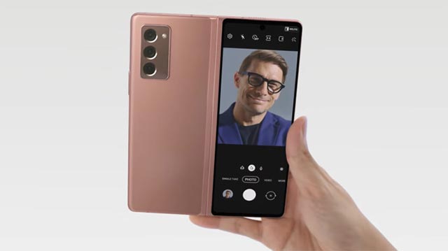 Chụp ảnh selfie bằng camera sau