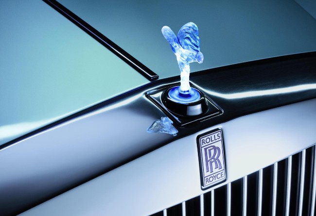 Xe Rolls-Royce với biểu tượng Spririt of Ecstasy quyến rũ