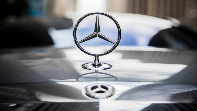 Logo ngôi sao 3 cánh mang tính biểu tượng của Mercedes-Benz