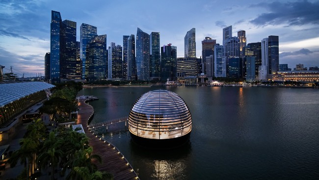 Toàn cảnh Apple Marina Bay Sands về đêm
