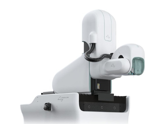 Con robot này có chiều cao gần 2,5 mét và có thể di chuyển theo 5 trục