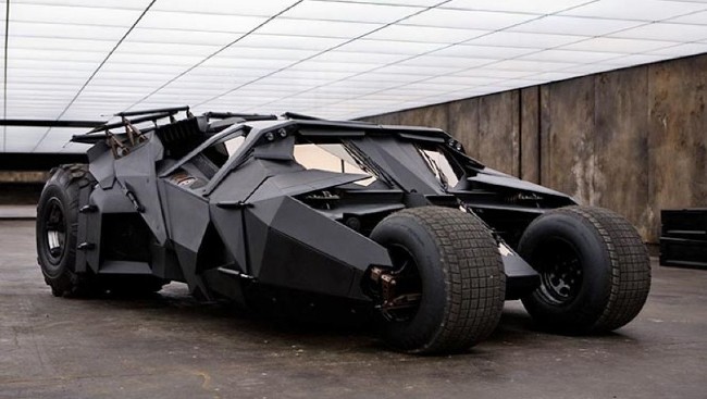... và Batmobile bản chuẩn