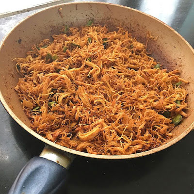 Làm khô gà bằng chảo chống dính 