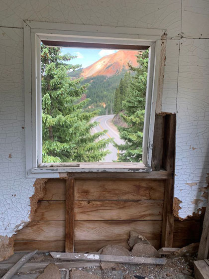 Bức tranh phong cảnh hay ô cửa sổ với phong cảnh thiên nhiên tuyệt đẹp vậy?