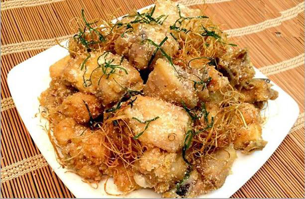 Thành phẩm món gà rang muối ngon hấp dẫn