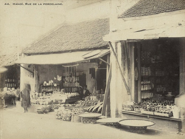 Một tuyến phố chuyên bán đồ gốm sứ