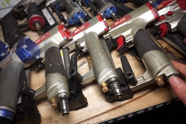 Dùng súng hơi bắn đinh có tốt không?