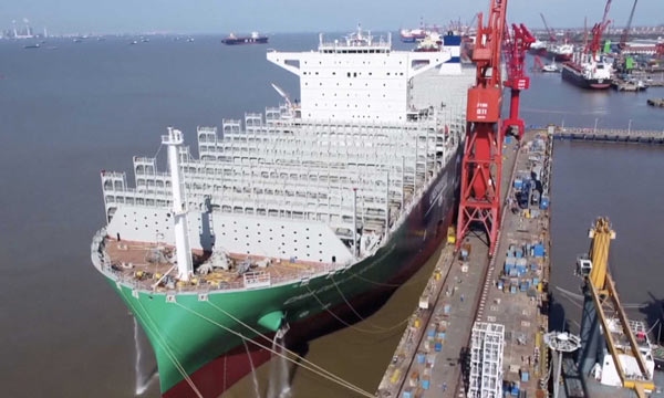Tàu container lớn nhất thế giới chạy bằng nhiên liệu kép