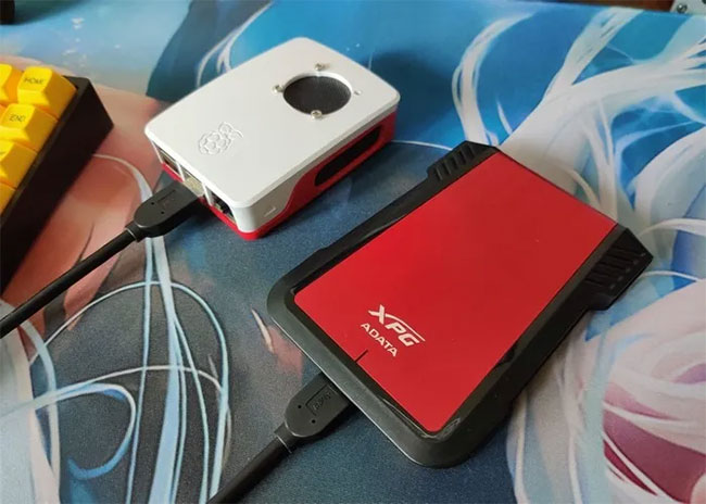 Hãy từ bỏ case chính thức và bộ nhớ microSD!