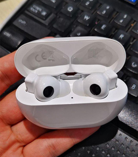 Màu trắng khá giống với AirPods Pro