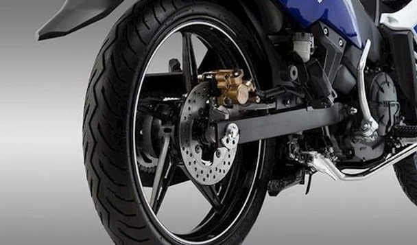 Lốp sau tạo lực đẩy nên gai phải thuận để đạt hiệu quả cao nhất.