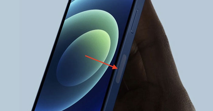 Chi tiết lạ nằm ở cạnh bên của iPhone 12 thực chất là vị trí antenna 5G. Ảnh: Apple.
