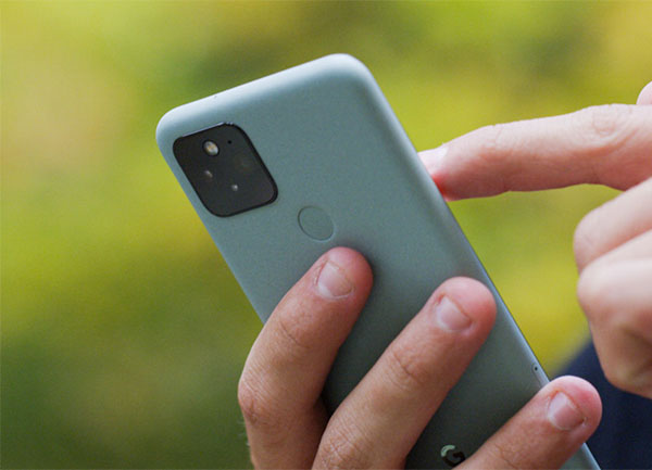 Mặt sau của Google Pixel 5