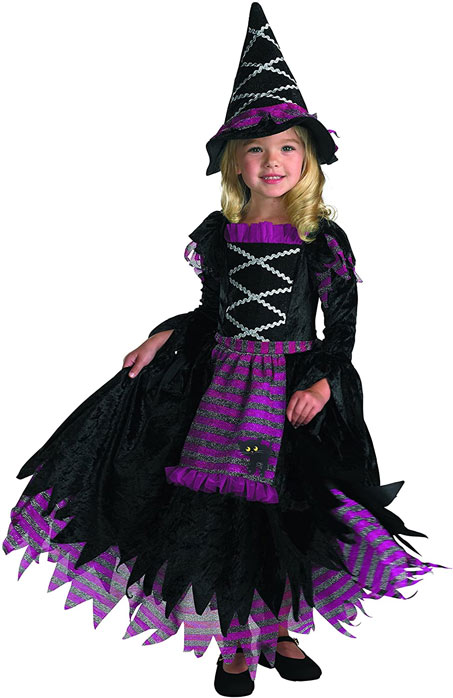 Hóa trang thành mụ phù thủy Halloween