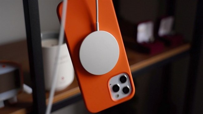 Nếu không có iPhone 12 thì đừng mua sạc MagSafe