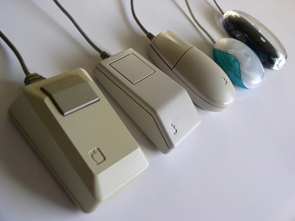 Các mẫu chuột máy tính của Apple từ thời kỳ đầu cho tới ngày nay.