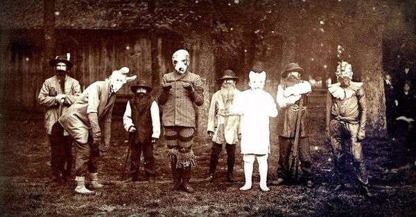 Vào những năm 1900 - 1920, lễ hội Halloween được người dân ở Mỹ và một số nước tưng bừng tổ chức