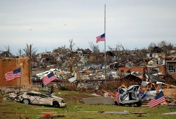 Một cơn lốc xoáy với tốc độ gió vượt quá 320km/h đã càn quét Joplin ở Missouri