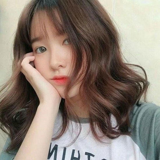 Tóc uốn đẹp dài ngang lưng 2