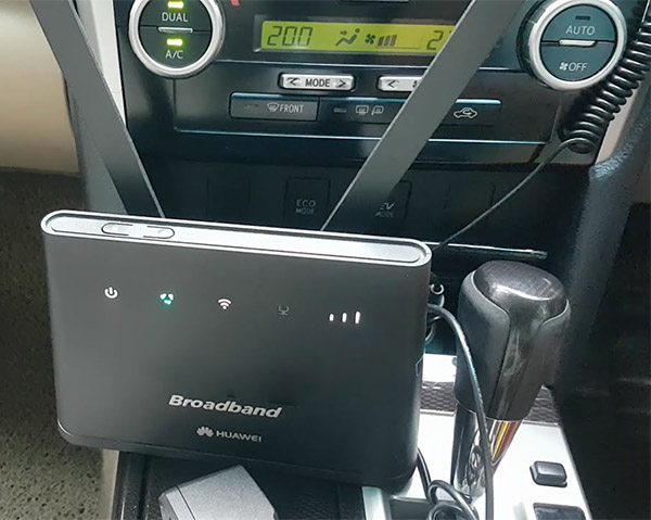 Wifi router trên xe 