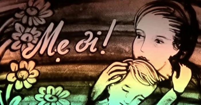 Mẹ chở che cho con những sóng gió cuộc đời