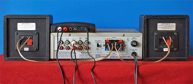Kết nối loa có dây với bộ thu không dây (nếu được khuếch đại) bằng dây loa tiêu chuẩn