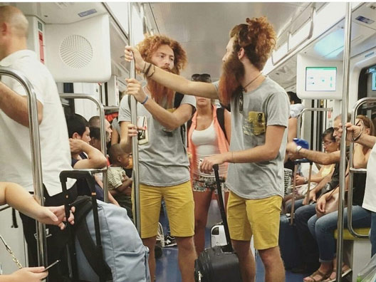 Một người gặp bản sao của mình từ khuôn mặt đến quần áo vì “lỗi” của thế giới song song?